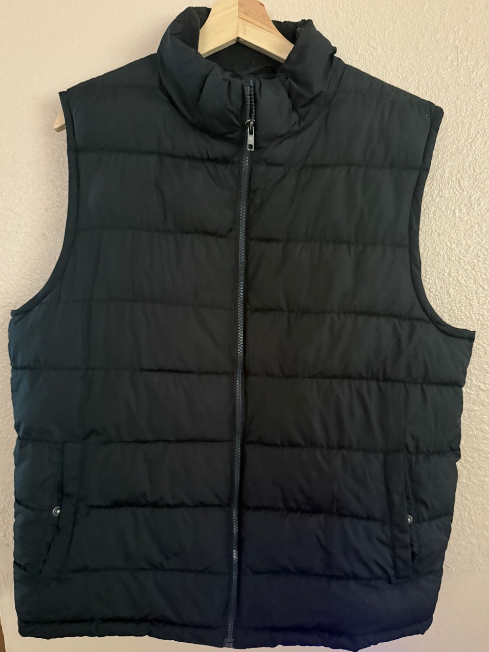 GAP Men's Black Quilted Puffer Vest with Stand Collar